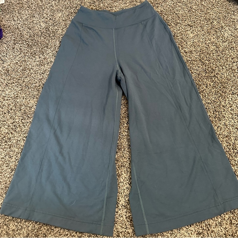 Lululemon Slate Blue Capri leggings